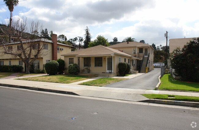 Primary Photo - 1502 E Maple St