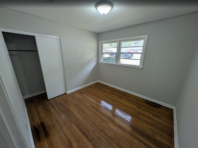 Building Photo - 1130 Lombard Dr