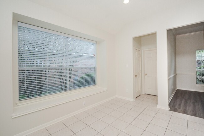 Building Photo - 918 Tennyson Dr