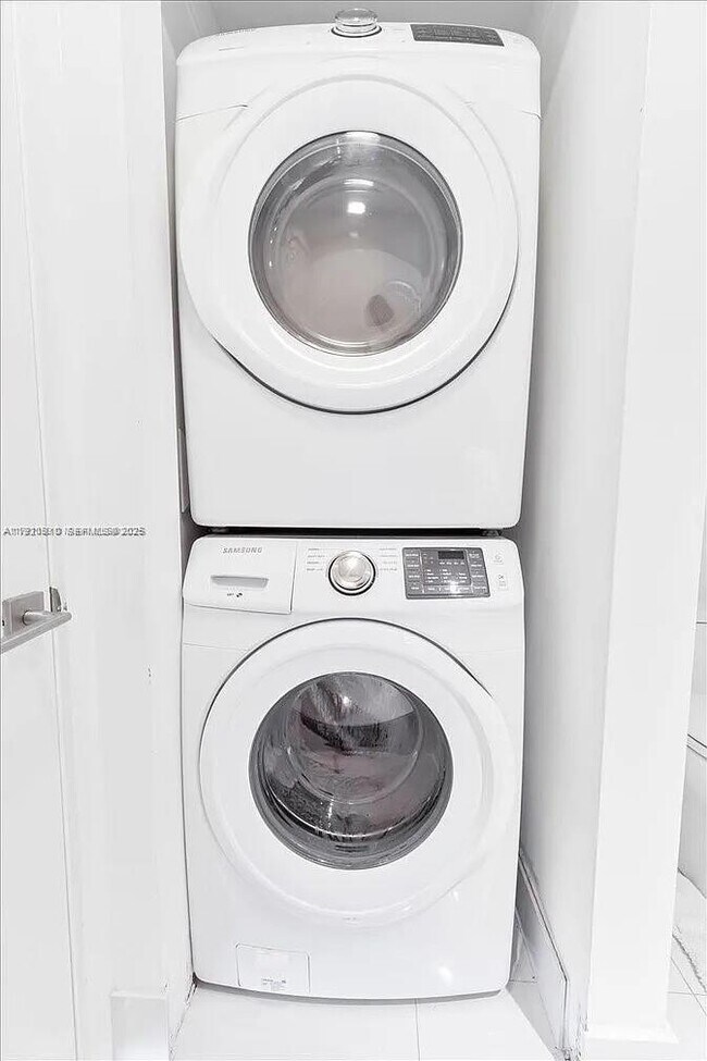 Building Photo - 650 NE 32nd St