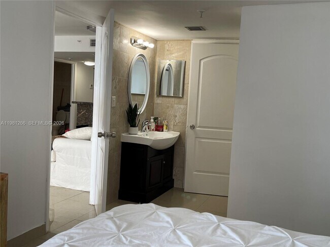 Building Photo - 6820 Indian Creek Dr