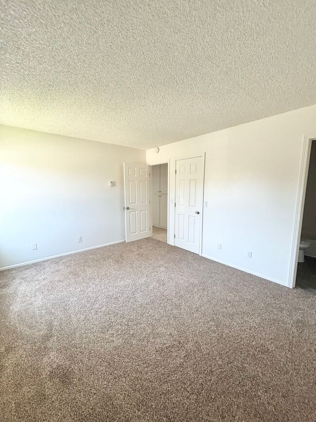 Building Photo - Beautiful Condo in the Village!