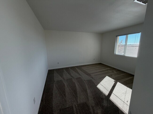 Building Photo - 4 bedroom | 2.5 bathroom | Single family h...