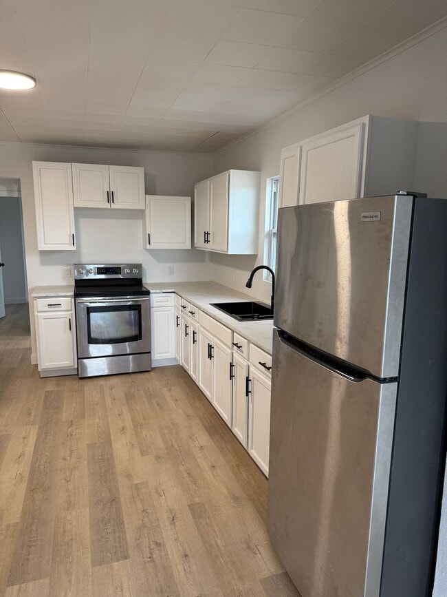 Building Photo - 1119 S Main St