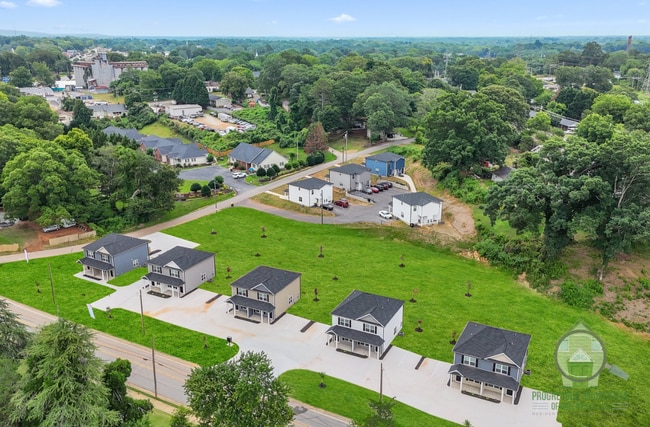 Building Photo - 215 Sitton Dr