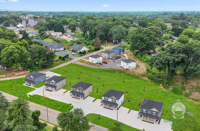 Building Photo - 223 Liberty Dr
