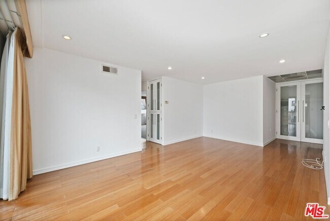 Building Photo - 10751 Wilshire Blvd