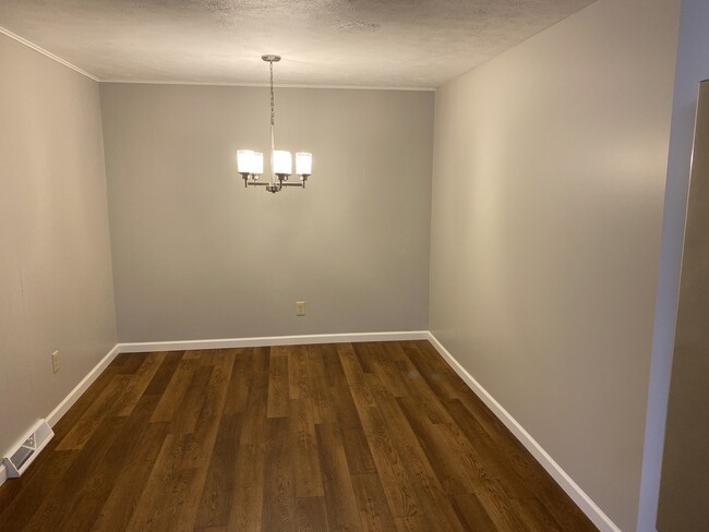 dining area - 6517 Lake O Springs Ave NW