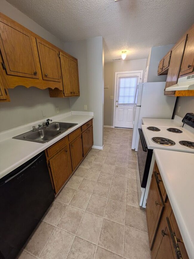 Building Photo - 2BD/2BA Unit at The Squires in Newton