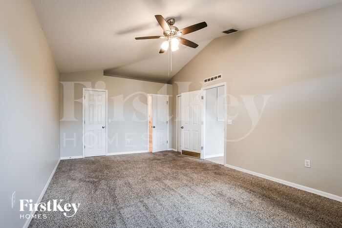 Building Photo - 1564 Deerfield Ave