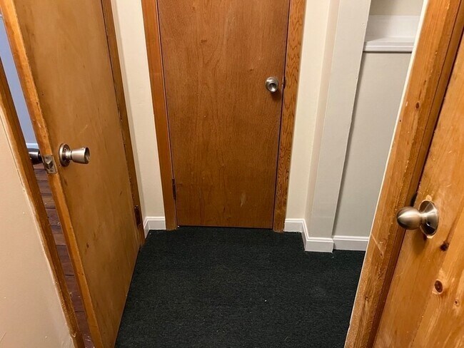 Building Photo - 120 Bond Rd