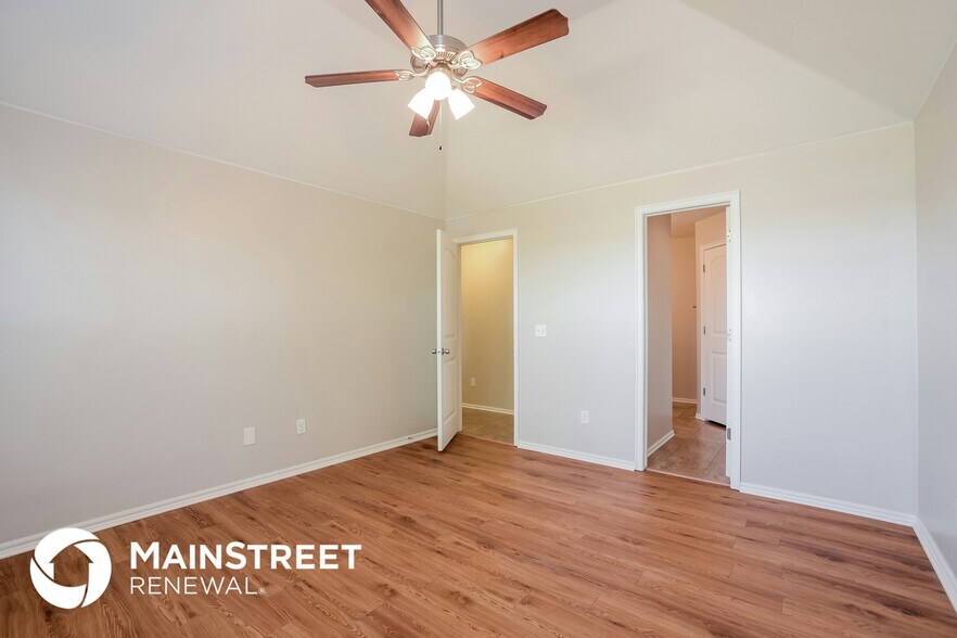 Building Photo - 817 SW 8th St