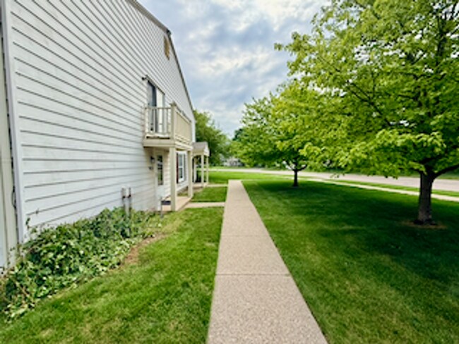 Building Photo - 2802 Willow Ct.