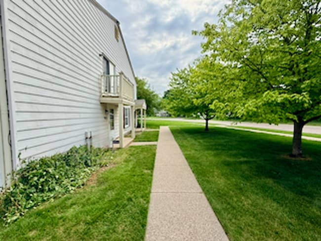 Building Photo - 2802 Willow Ct