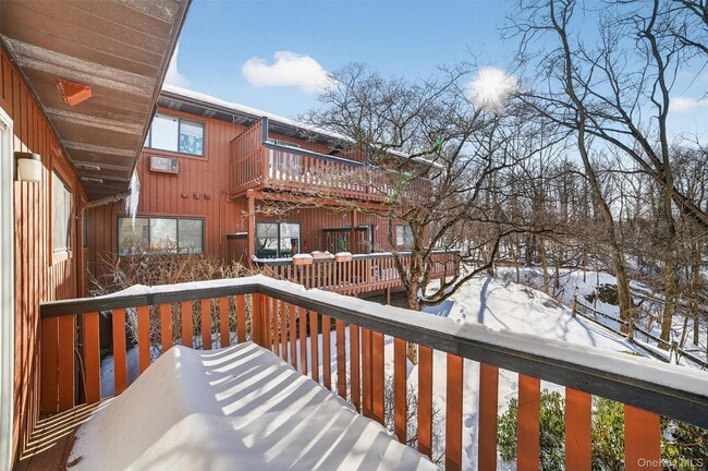 Building Photo - 126 Coachlight Square