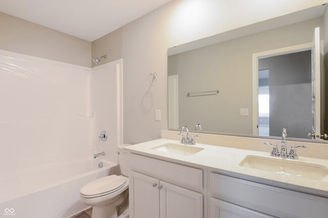 Building Photo - 9225 Larson Dr