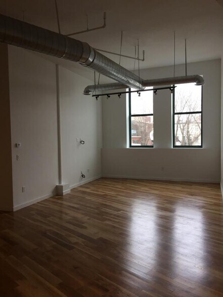 Building Photo - 600 Columbia Rd
