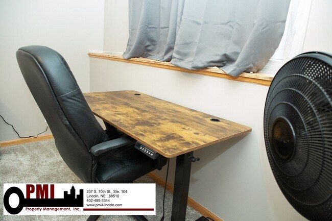 Building Photo - 4 Bedroom and 3 bathroom Fully Furnished