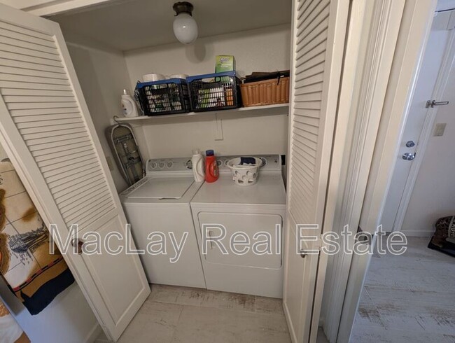 Building Photo - 9223 S 45th Pl