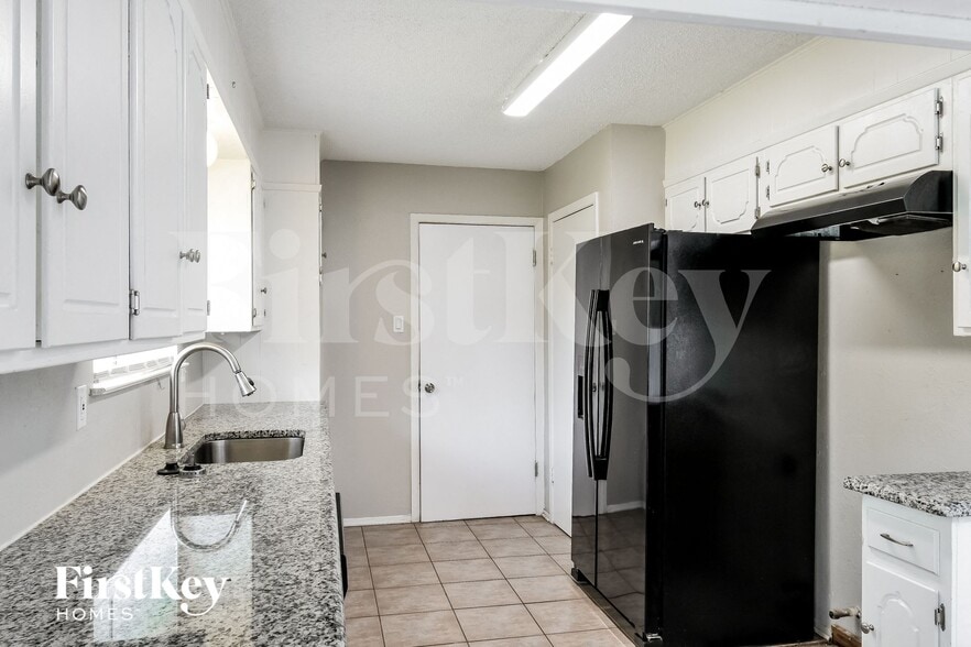 Building Photo - 1504 Terrace St