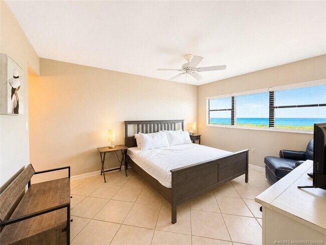 Building Photo - 7430 S Ocean Dr