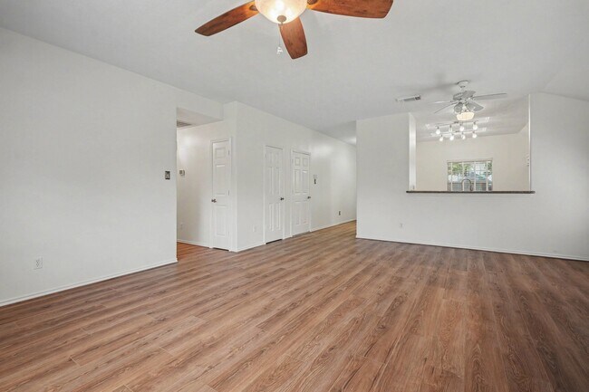 Building Photo - 15403 Court Green Trail