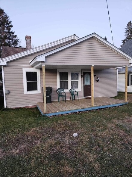 Building Photo - 33 Hall St