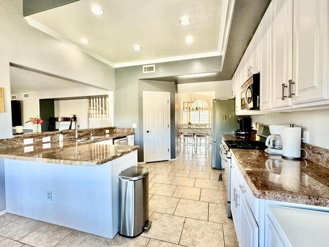 Building Photo - 12768 N Lantern Way