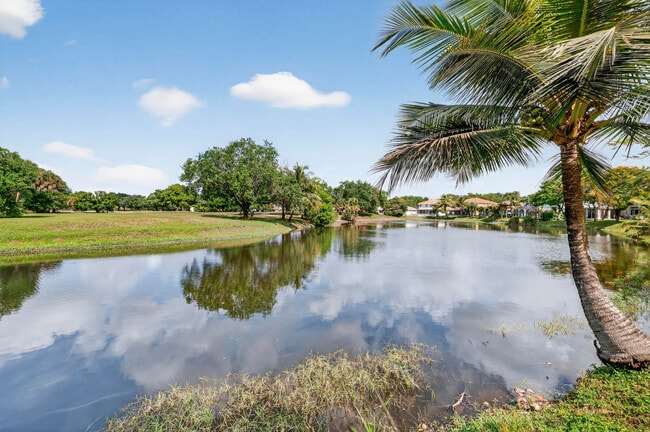 Building Photo - 3499 Oaks Way