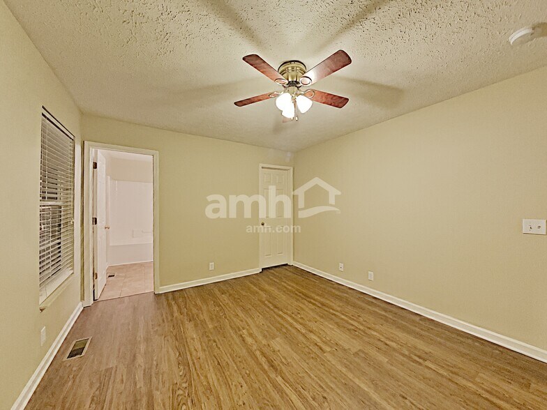 Building Photo - 3716 Creston Ct