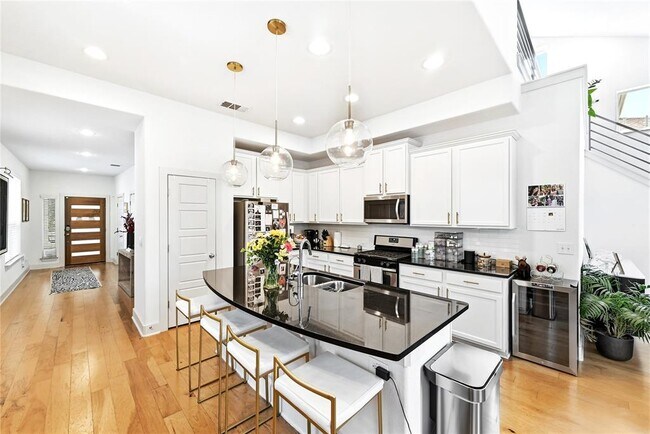 Building Photo - 2306 Capulet St