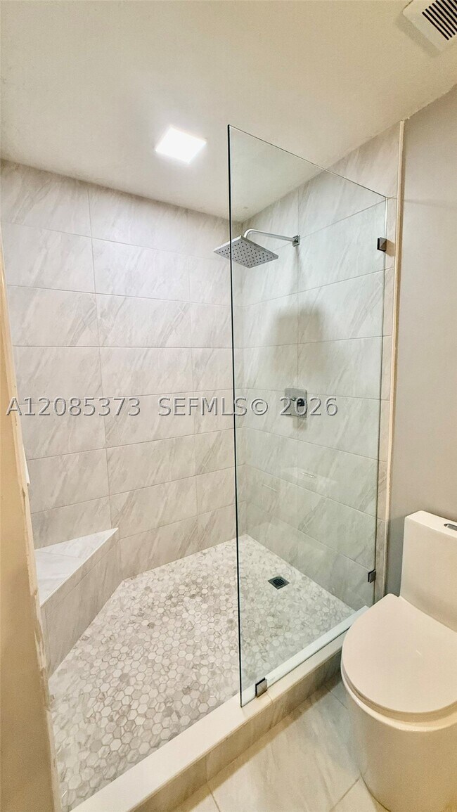 Building Photo - 10130 SW 154th Ct