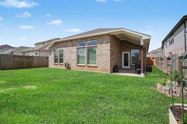 Building Photo - 2214 Lierna Dr