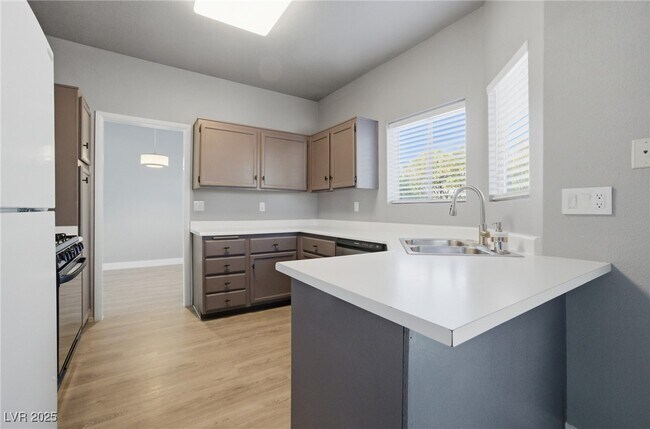 Building Photo - 1460 Daybreak Rd