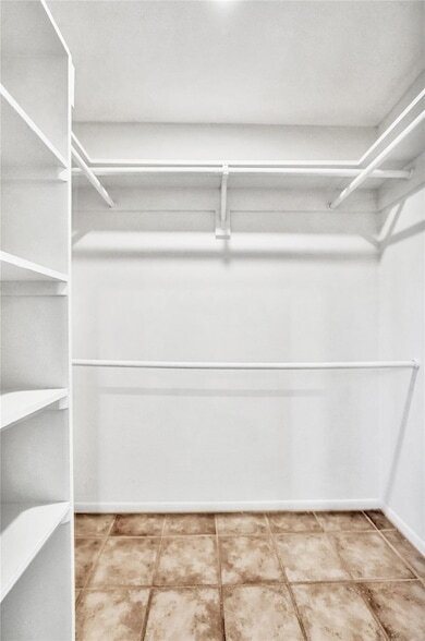 Building Photo - 4040 N Hills Dr