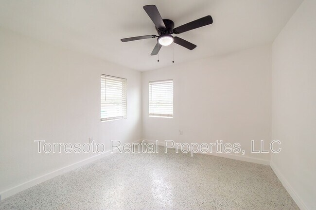 Building Photo - 823 N Trinity