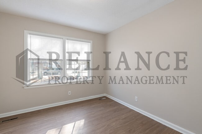 Building Photo - 2640 E Grail St