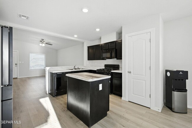 Building Photo - 1033 Candelilla St