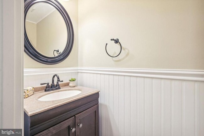 Building Photo - 2772 Knollside Ln