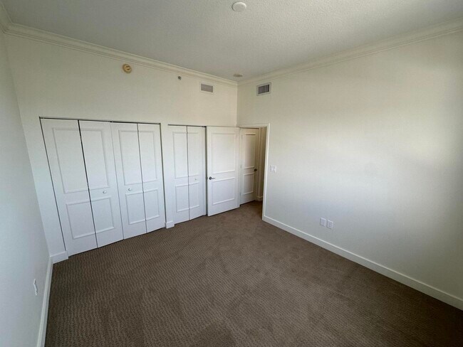 Building Photo - 1551 N Flagler Dr