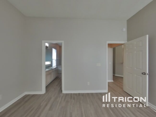Building Photo - 3264 Abbeyfield Dr E
