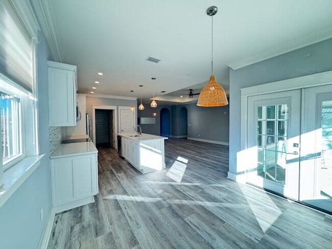 Building Photo - Palm Heaven!!Application and more info @ https://www.sandseekerrealty.com/long-term-rentals/. Cli...