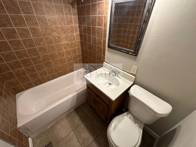 Building Photo - 730 N Aztec Dr