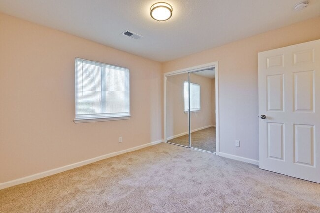 Building Photo - 1425 Sunshadow Ln