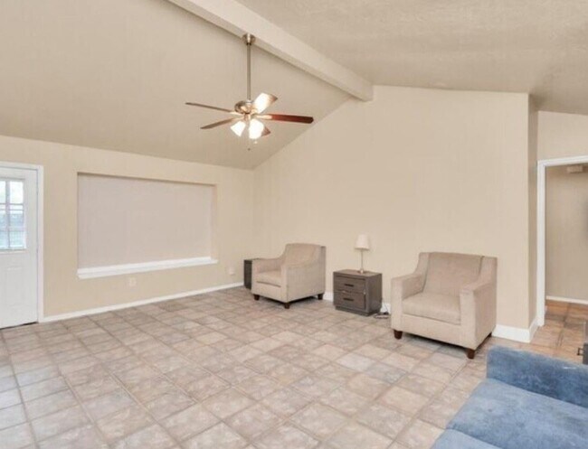 Building Photo - 4803 Beechaven St