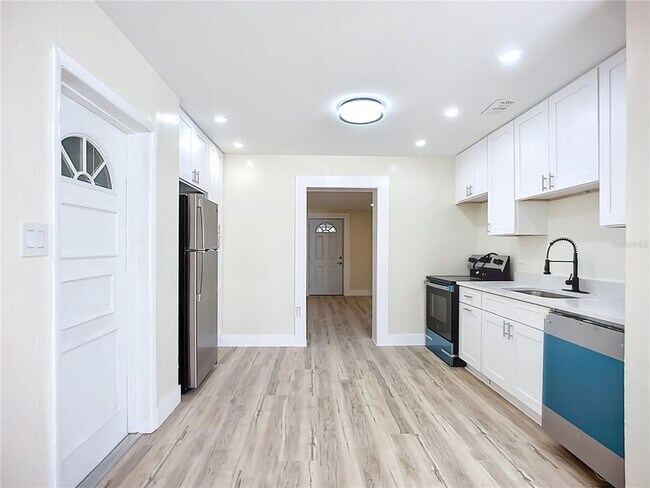 Building Photo - 4513 W Gray St