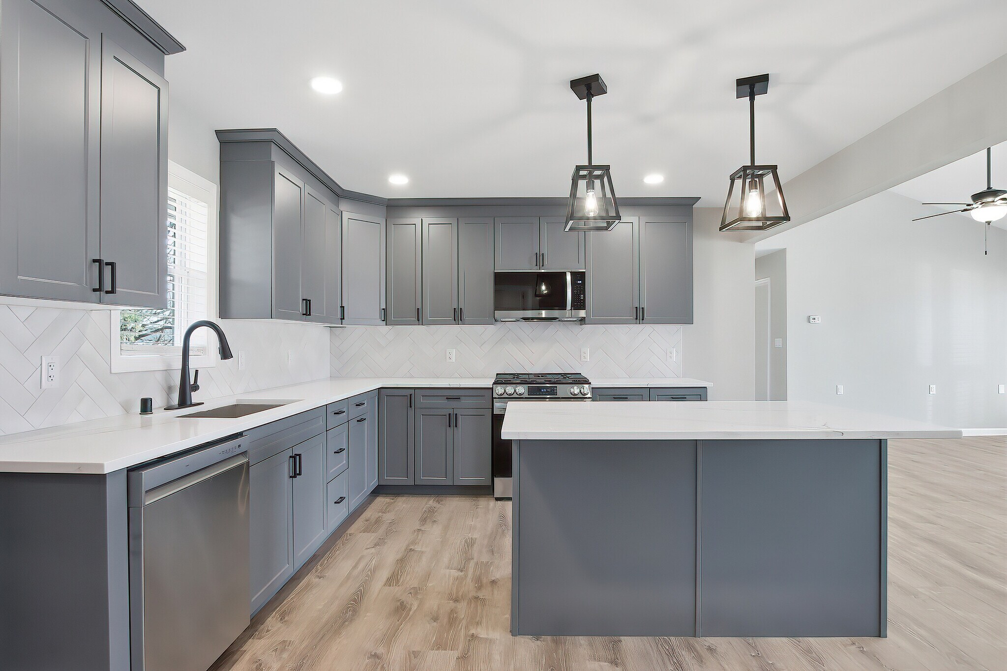 Building Photo - 6582 Lakeside Rd