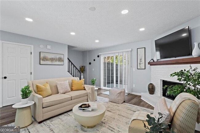 Building Photo - 1858 Shenandoah Valley Ln SE