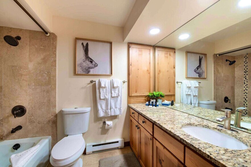 Building Photo - 1396 Forest Hills Dr