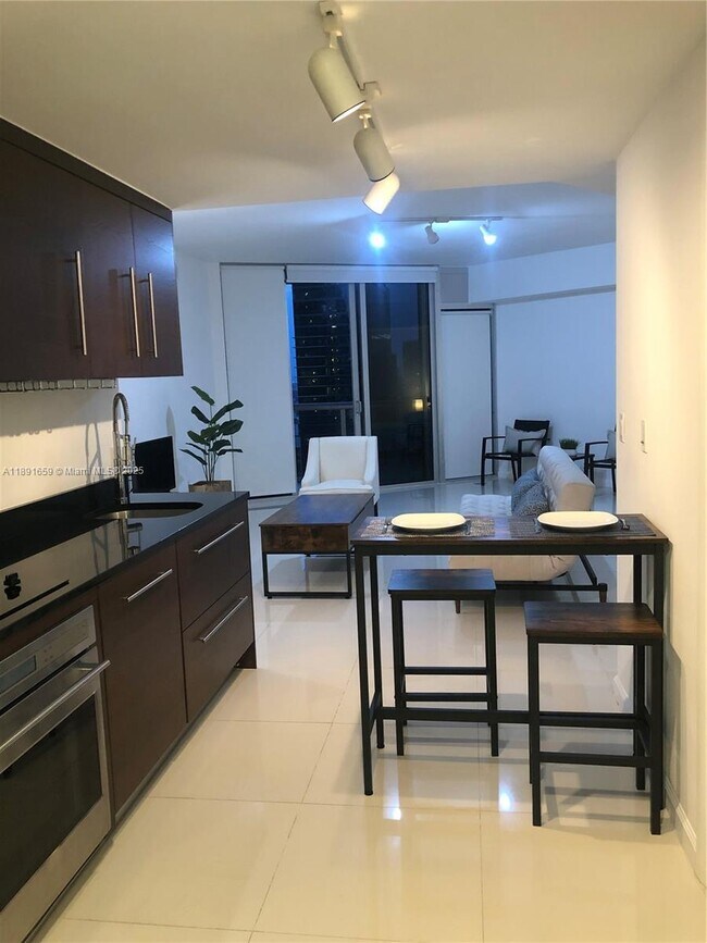 Building Photo - 475 Brickell Ave